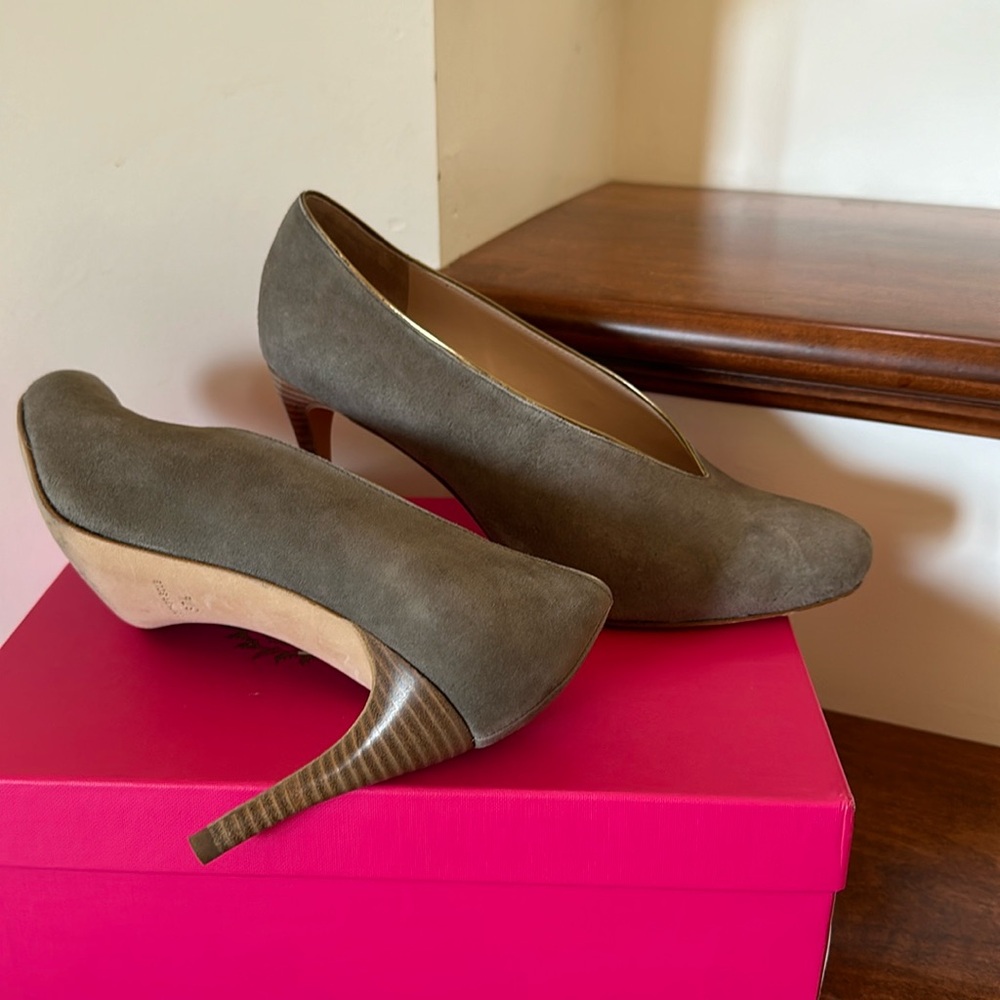 Suede stone color plenty by Tracy Reese 3” heels ,size 7.5 only wear once